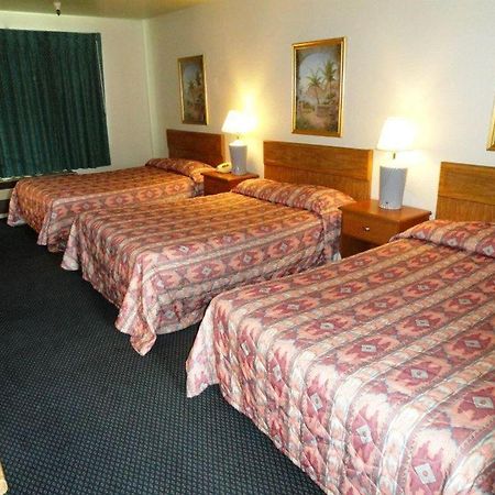 Applegate Inn Atwater Bagian luar foto