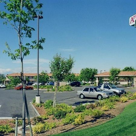 Applegate Inn Atwater Bagian luar foto