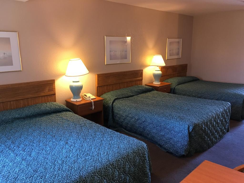 Applegate Inn Atwater Bagian luar foto