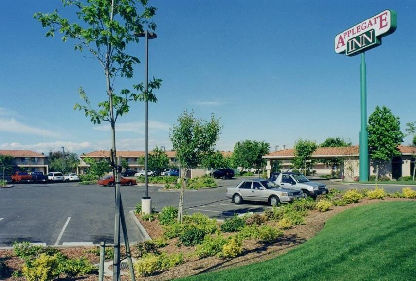 Applegate Inn Atwater Bagian luar foto