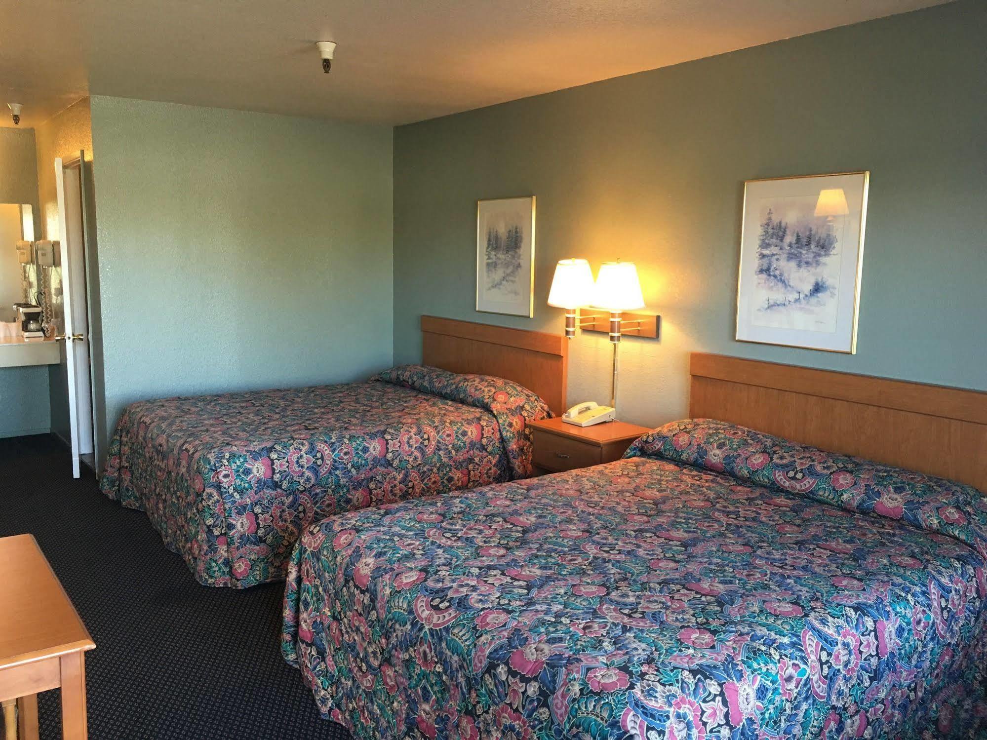 Applegate Inn Atwater Bagian luar foto