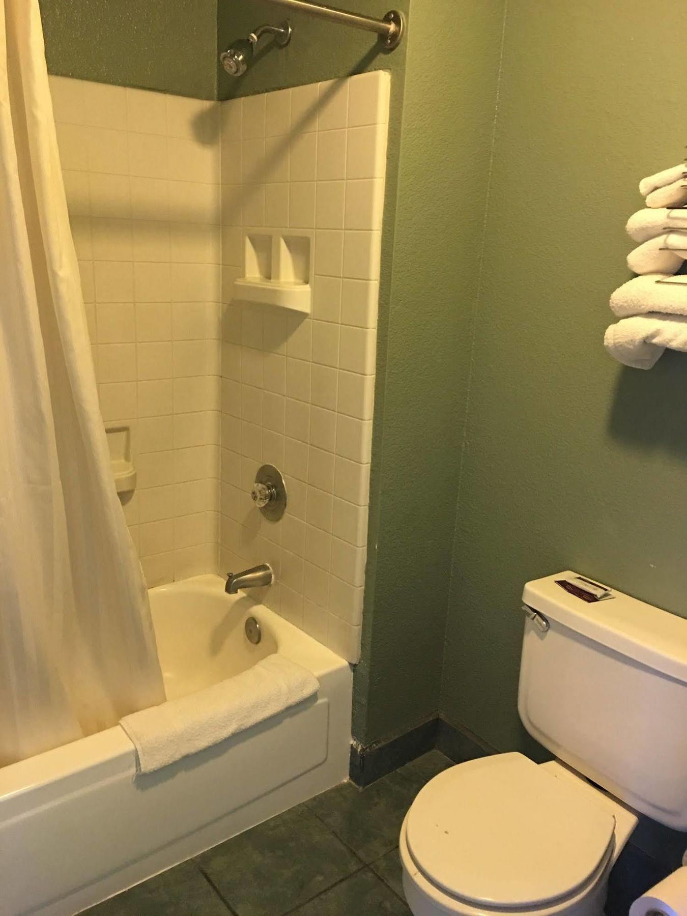 Applegate Inn Atwater Bagian luar foto